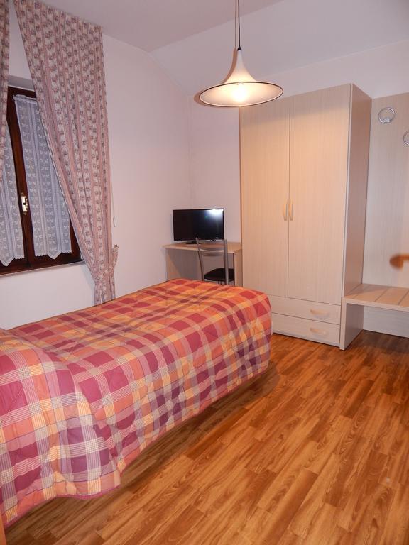 Albergo Ginevra Roncone Exterior foto