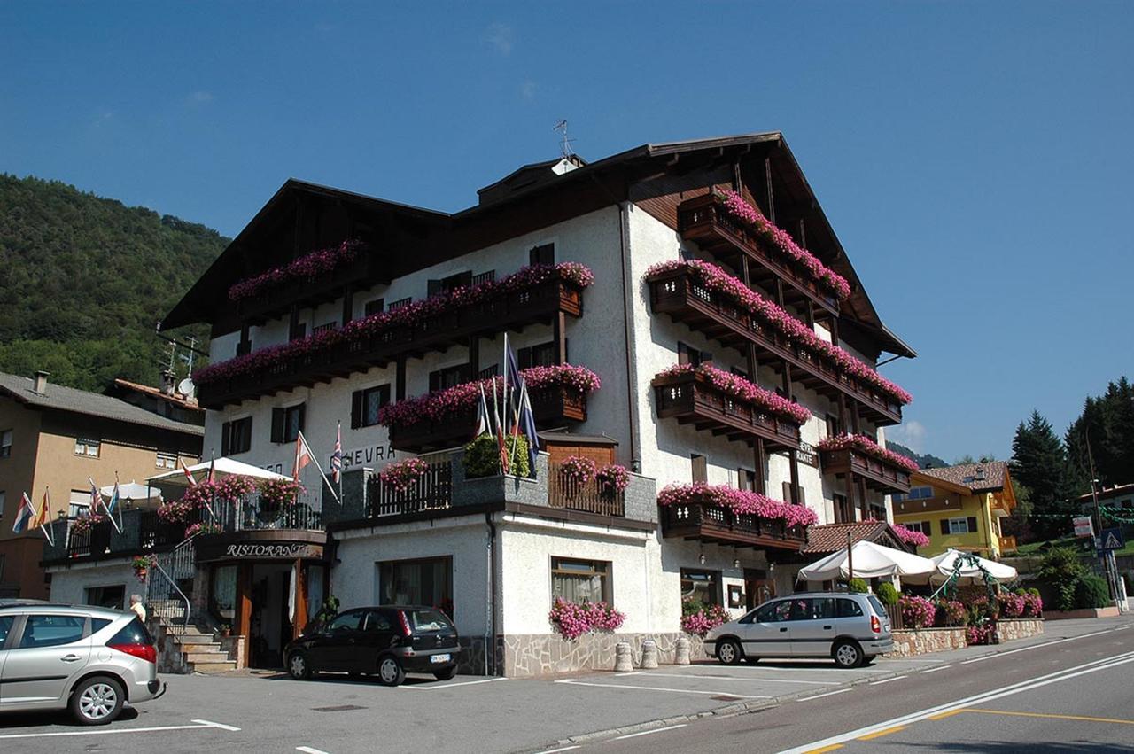 Albergo Ginevra Roncone Exterior foto