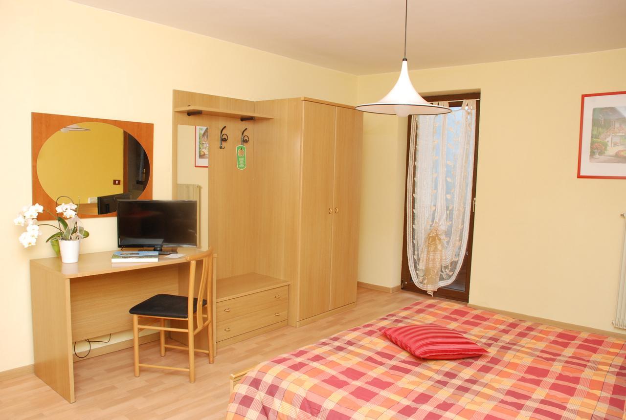 Albergo Ginevra Roncone Exterior foto