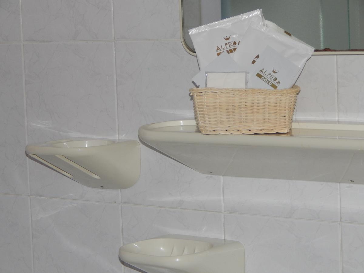 Albergo Ginevra Roncone Exterior foto